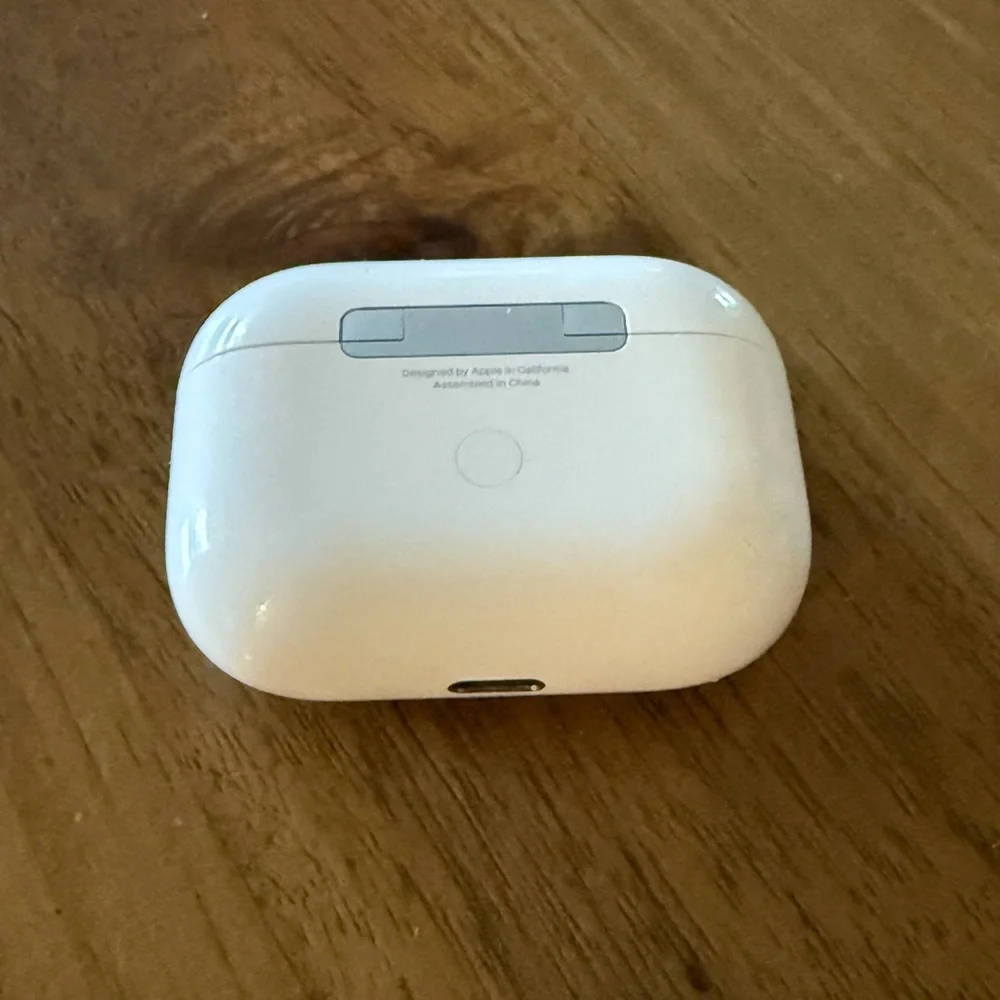 Airpods Pro 1st Gen- Wireless Earbuds with Charging Case - White